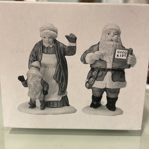 Dept 56 Heritage Village Santa & Mrs. Claus - Picture 8 of 12